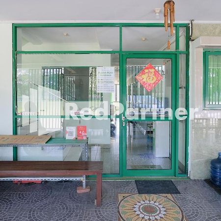 Pondok Hijau Syariah Mitra Reddoorz At Citraland Сурабая Экстерьер фото