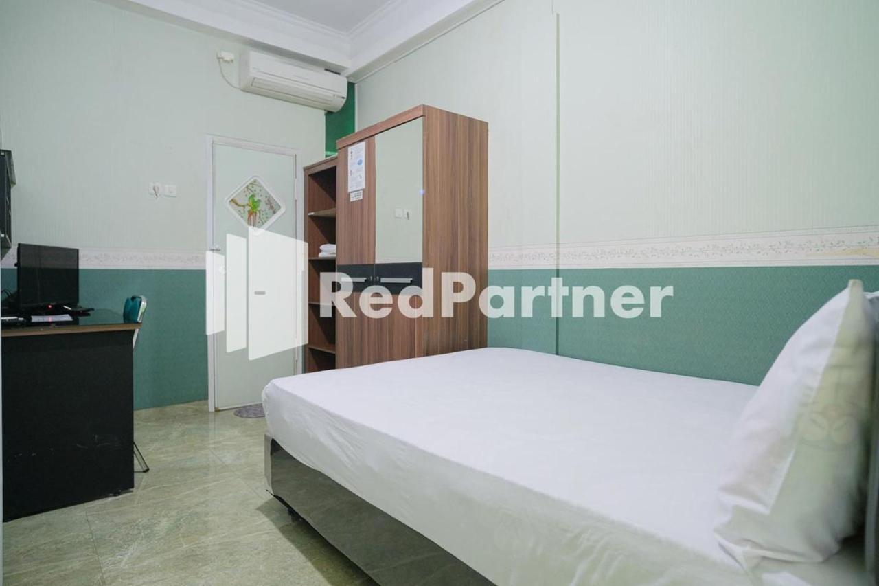 Pondok Hijau Syariah Mitra Reddoorz At Citraland Сурабая Экстерьер фото