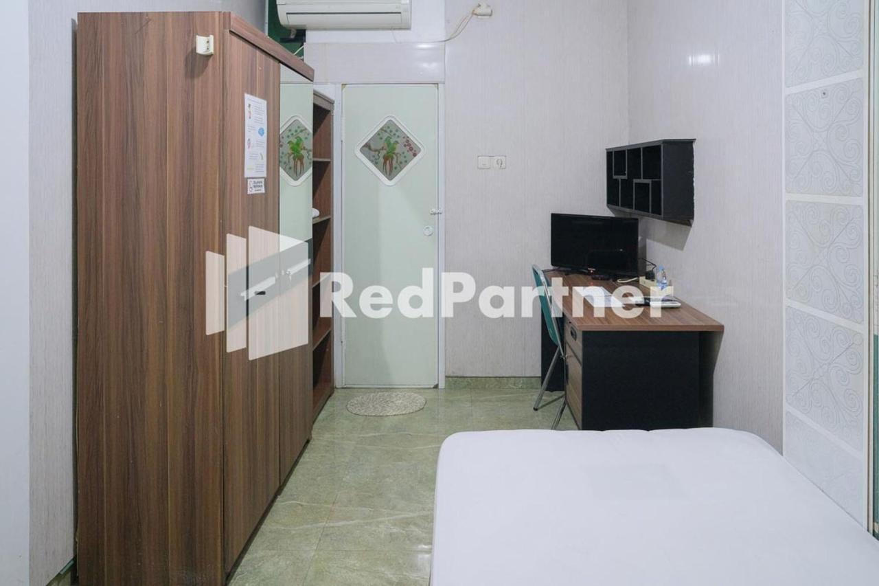 Pondok Hijau Syariah Mitra Reddoorz At Citraland Сурабая Экстерьер фото